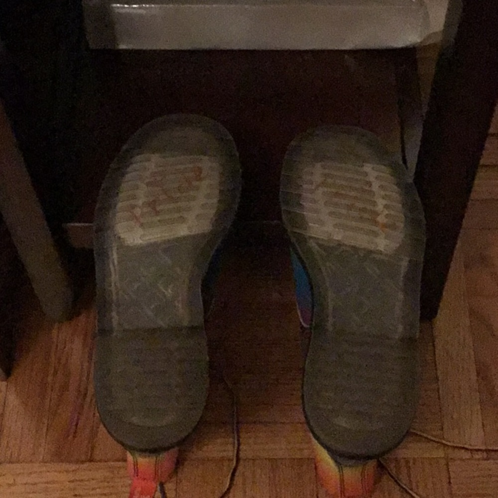 Shoes - Picture 3 of 4